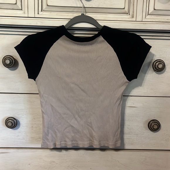 Brandy Melville crop top - Picture 2 of 3